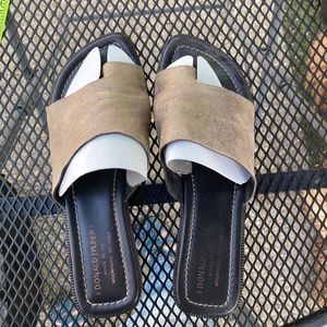 Donald Pliner Toe Loop Sandals 8.5
